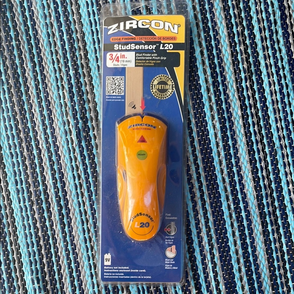 StudSensor L20 in OrangeStud Finder, New in Package